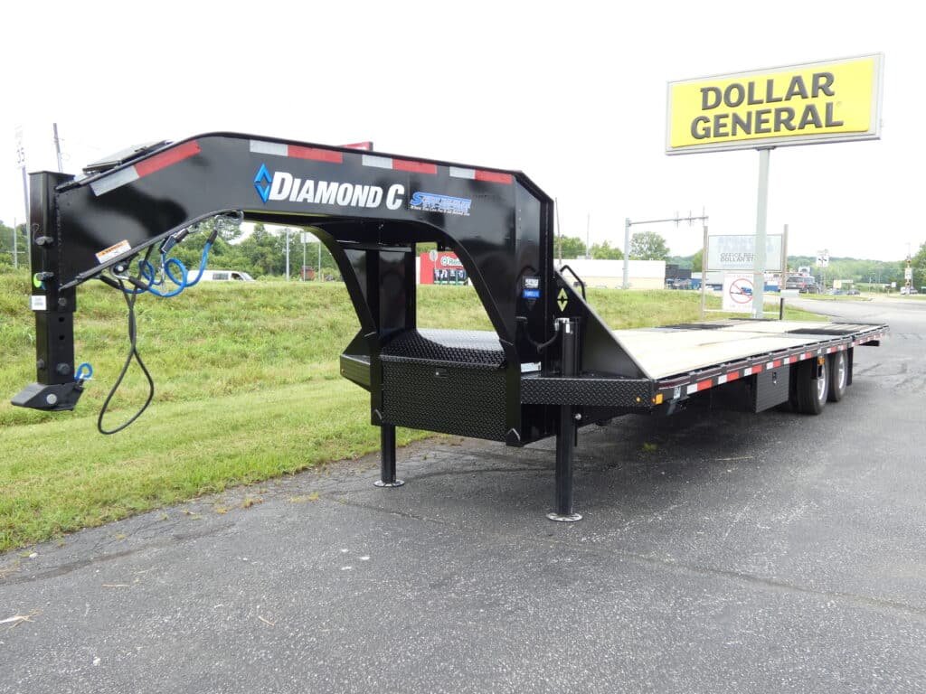 2025 Diamond C FMAX210 HDT 102″x 32′ 25k Hydraulic Dovetail Equipment Trailer Stock #302981 Goose Neck Trailer – Spencer Trailers