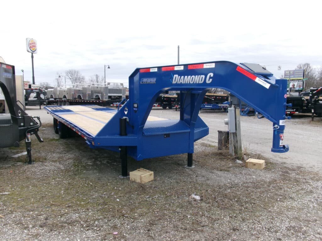 2025 Diamond C FMAX210 HDT 102″x 32′ 25k Hydraulic Dovetail Gooseneck Trailers Stock #296003 – Spencer Trailers