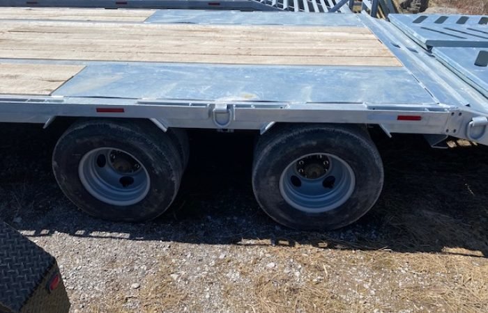 2023 Triumph 25′ Equipment Float - Image 6