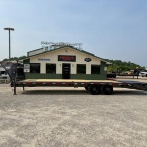 2025 Diamond C FMAX208 28′ x 102″ 18k Engineered Beam With Max Ramps