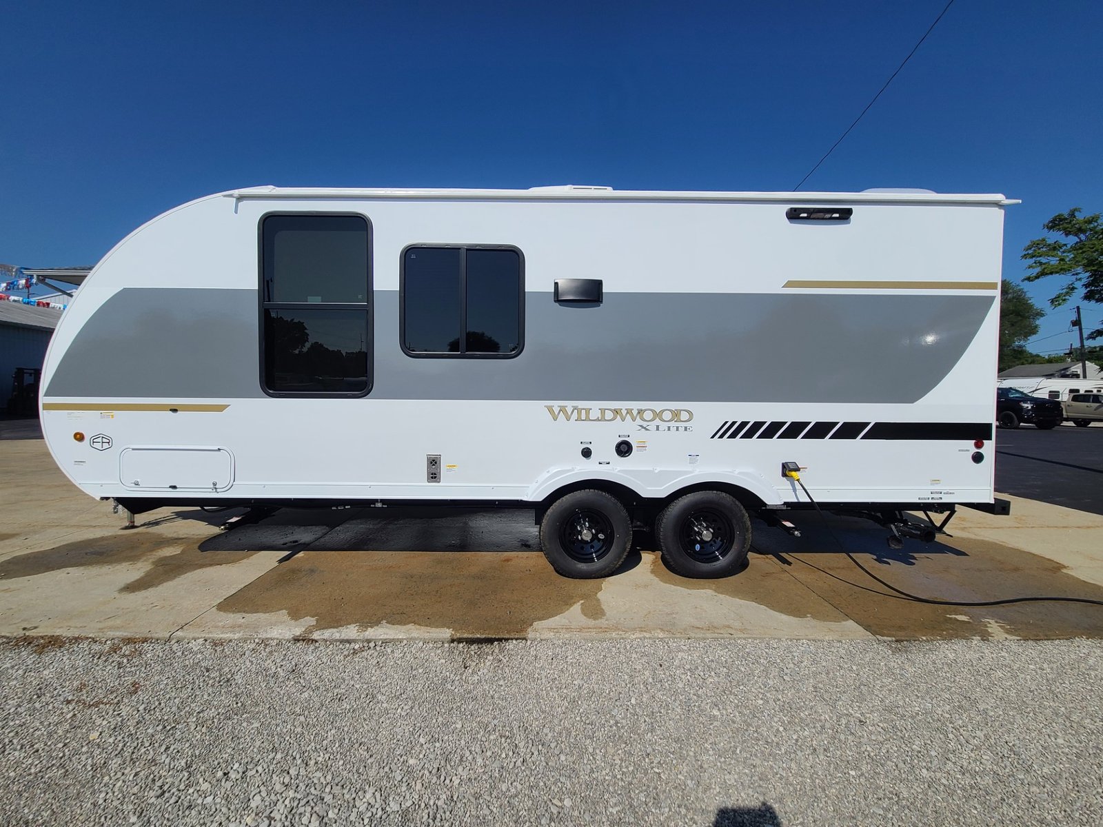 NEW 2025 Forest River Wildwood X-Lite 19DBXLX - Image 5