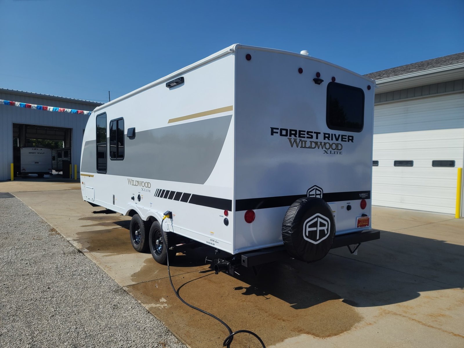 NEW 2025 Forest River Wildwood X-Lite 19DBXLX - Image 4