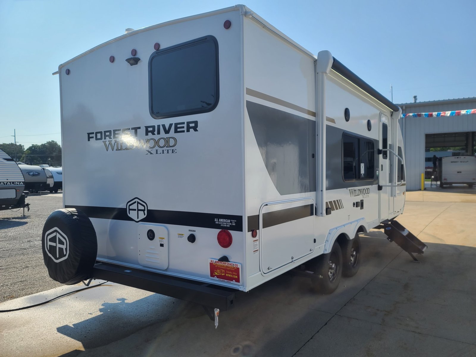 NEW 2025 Forest River Wildwood X-Lite 19DBXLX - Image 2