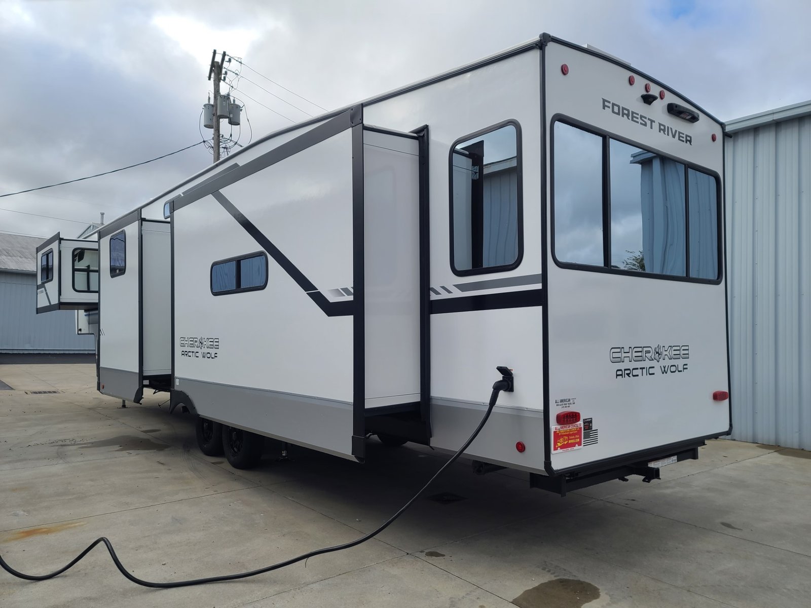 NEW 2025 Forest River Cherokee Arctic Wolf 3650SUITE - Image 2