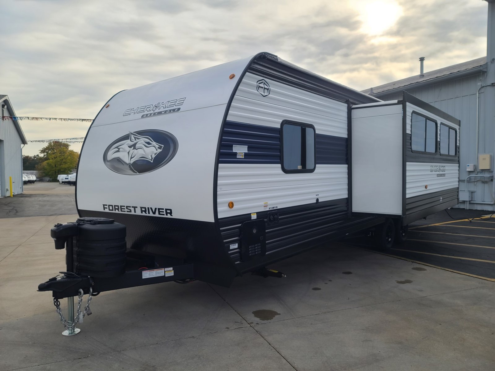 NEW 2025 Forest River Cherokee Grey Wolf 26LK - Image 4